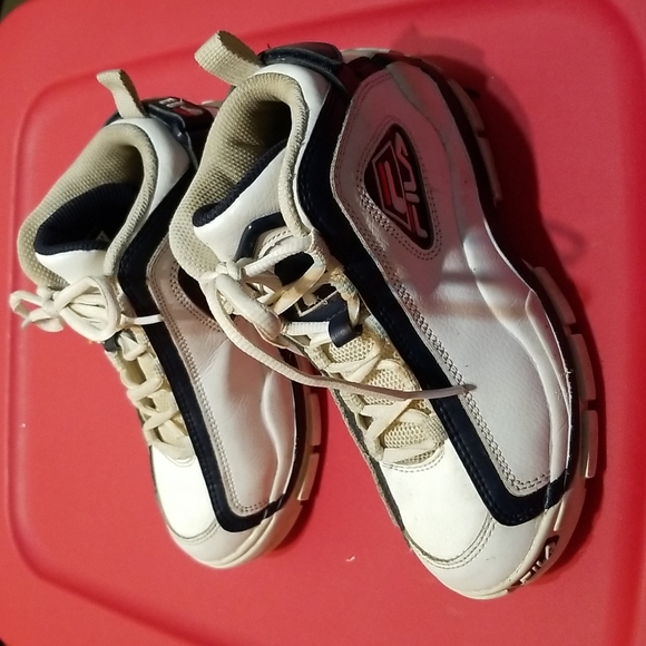 Fila unisex size 3 grant hill 2 sneakers white, navy and red